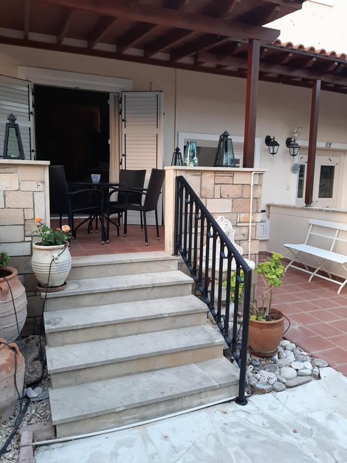 Limnaria Deluxe Maisonette Paphos Exteriör bild